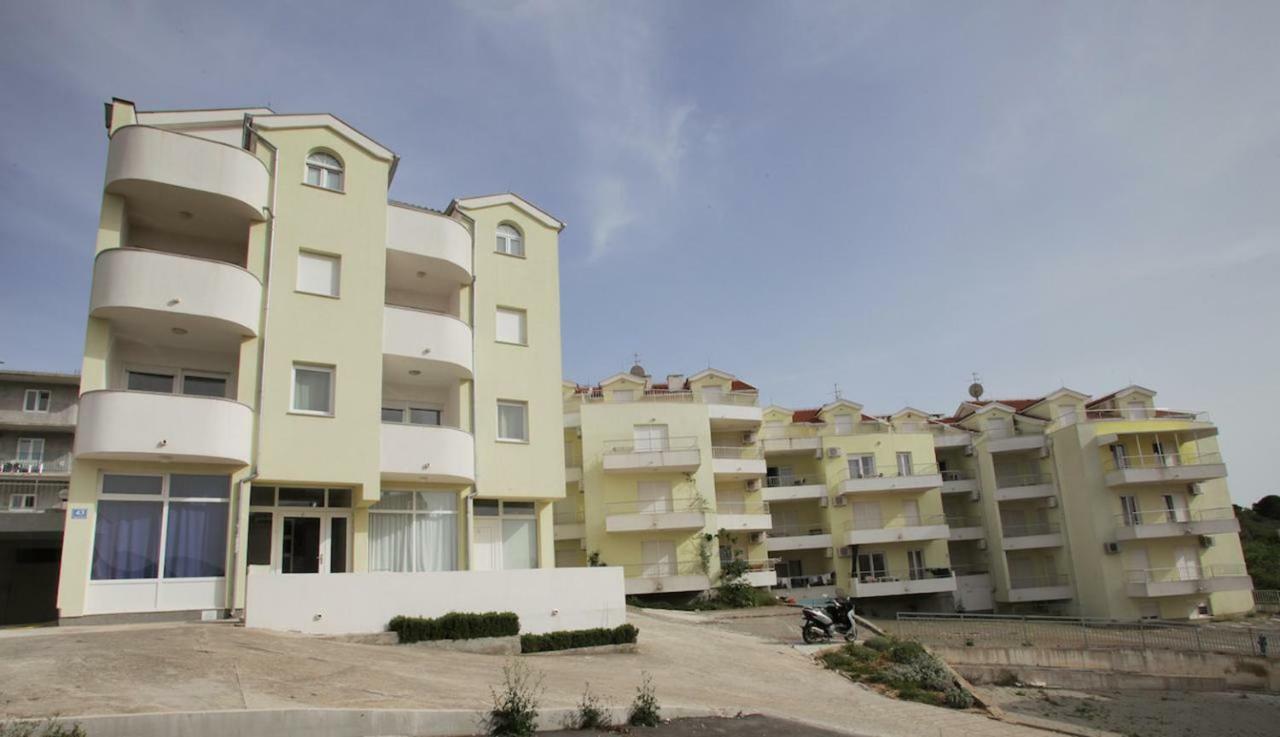 Apartments Luce Трогир Экстерьер фото